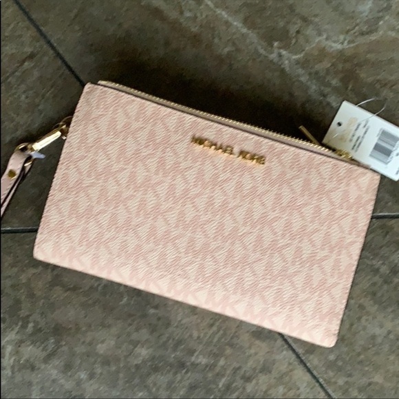 Michael Kors Handbags - MICHAEL KORS LG DOUBLE ZIP WRISTLET BALLET